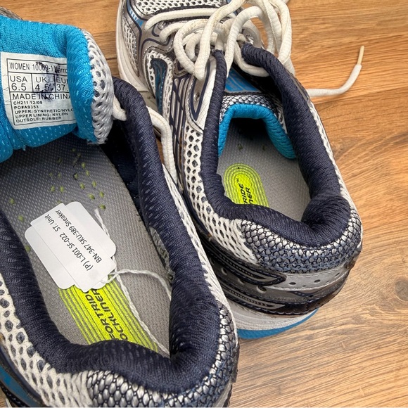 Saucony Mesh women size 6.5 Sneakers in White and Blue - Picture 8 of 8